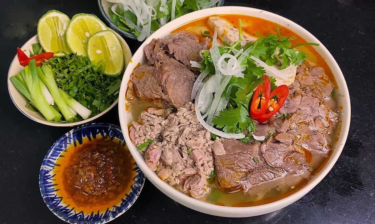 Bát bún bò Huế thơm ngon